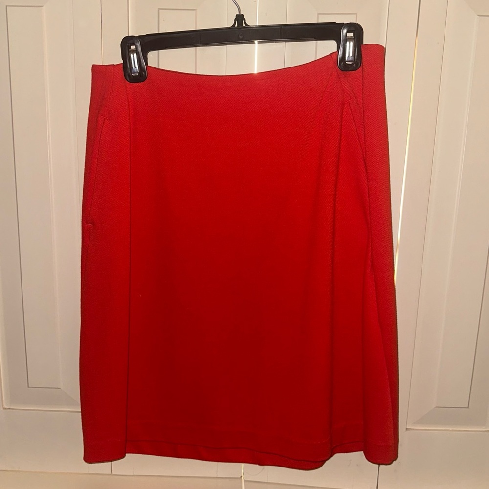 CAbi Red Pencil Skirt with (unopened) Pockets, back button & zipper closure EUC